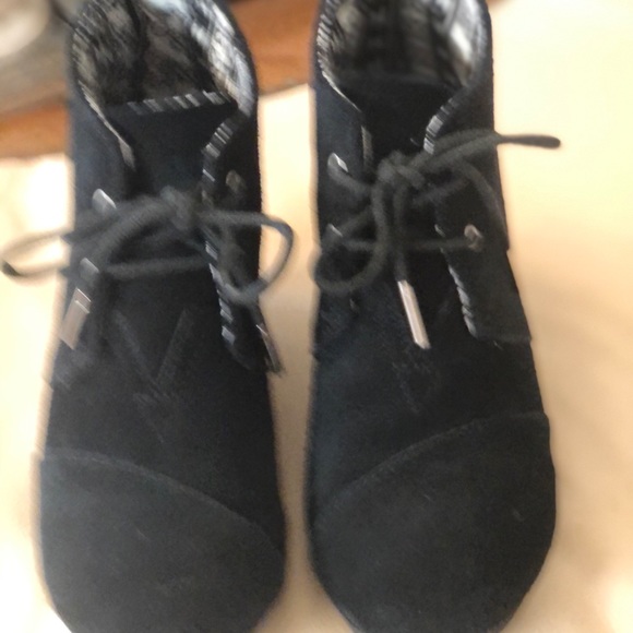 TOMS Suede Lace Up Bootie - Picture 2 of 7